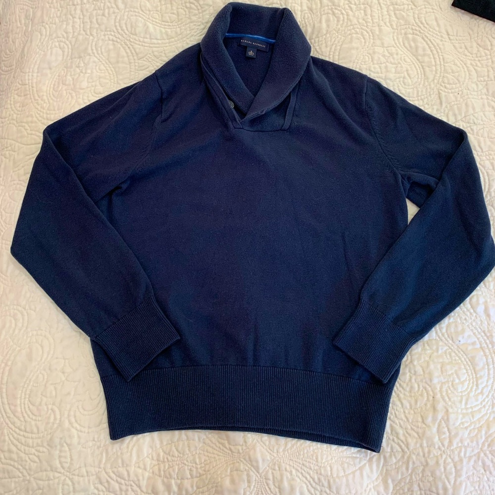 Banana Republic Men’s Navy Blue sweater